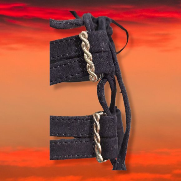 C Est 1946 black faux-suede sandals, size 11W NWT - Picture 6 of 8